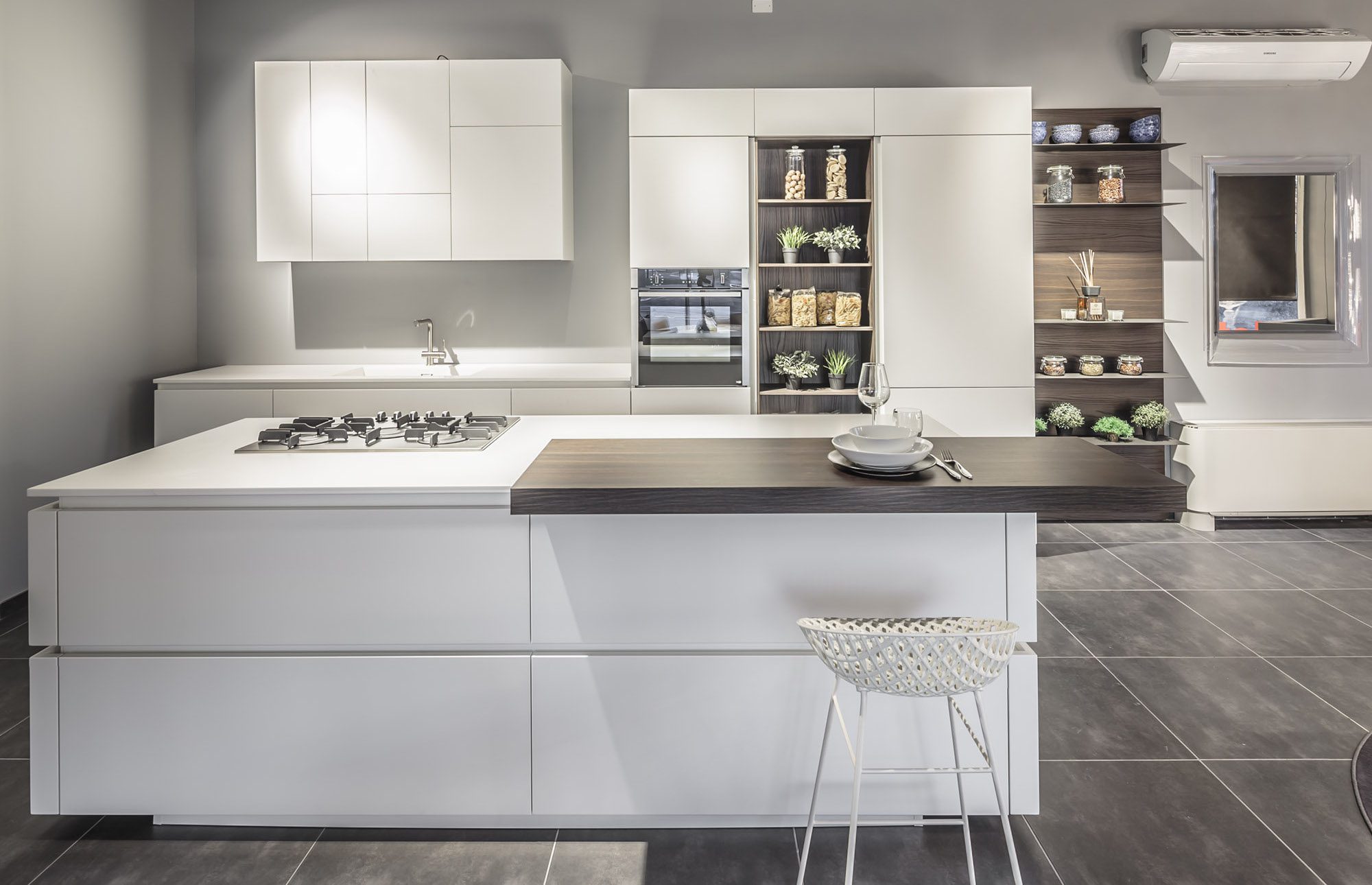 ZetaConcept show room parete tv e soggiorno